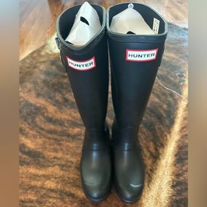 Hunter Boots New in Box! Tall, Size 6 Matte Black Waterproof